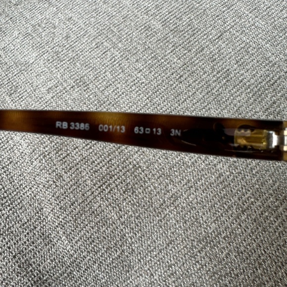 Like new Women’s Ray-Ban Aviator style sunglasses - Picture 5 of 16